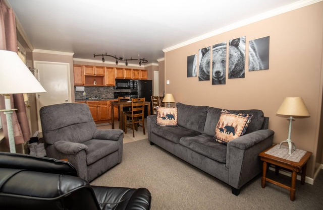 Newly remodeled 2 bedroom, 1 bath, 1 level units sleeps 3 #15