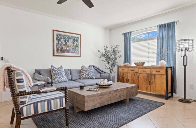 Newly remodeled 2bd 2 ba with professional designer finishes and furnishings.