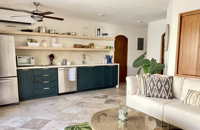Newly remodeled 2br 2bth Condo