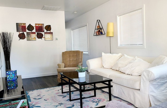 Newly Remodeled 3/2 w/King Bed Near Intel