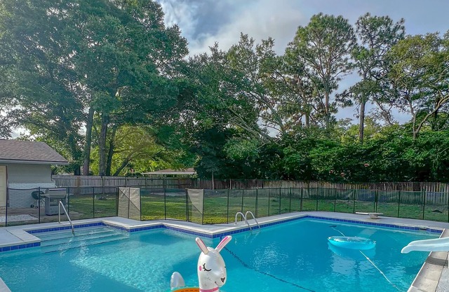 Newly Remodeled,3 bedroom POOL Home!