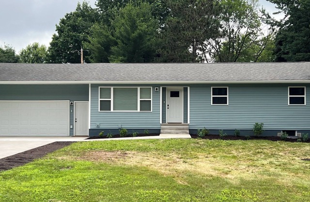 Newly remodeled 3 bedroom house steps from Granite Peak Ski Hill