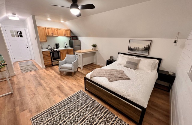 Newly Remodeled and Pet Friendly Private Studio