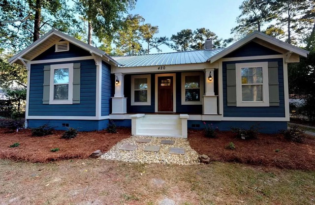 Newly Remodeled Craftsman Style-Historic District-contact free check-in home