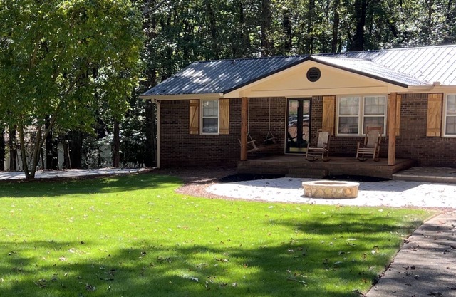 Newly Remodeled Home in Quiet and Safe Neighborhood.