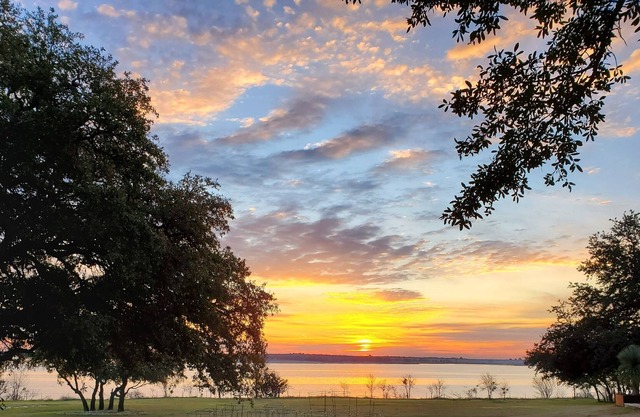 Newly Remodeled Lake Whitney Lakefront House + Bunk House
