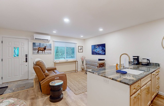 Newly remodeled luxury getaway in Sandpoint, walking distance to town