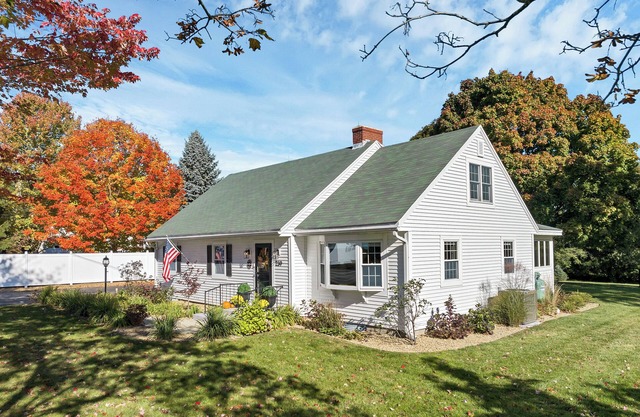NEWLY REMODELED Main Street Home, Close to Town, Lake, Abenaki Ski, EV Charger!