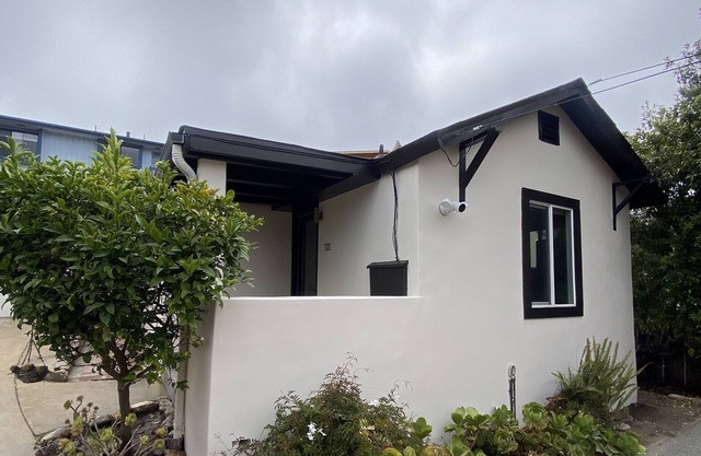 Newly Remodeled Monterey Bay Oceanside Cottage