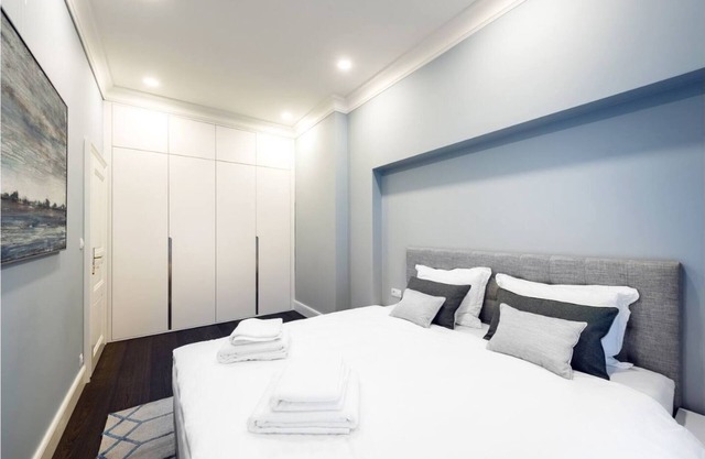 Newly renovated 2 bedroom apartment in city center