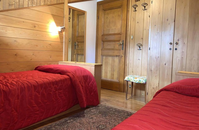 Newly renovated penthouse with panoramic view of mountains and close to ski-lift