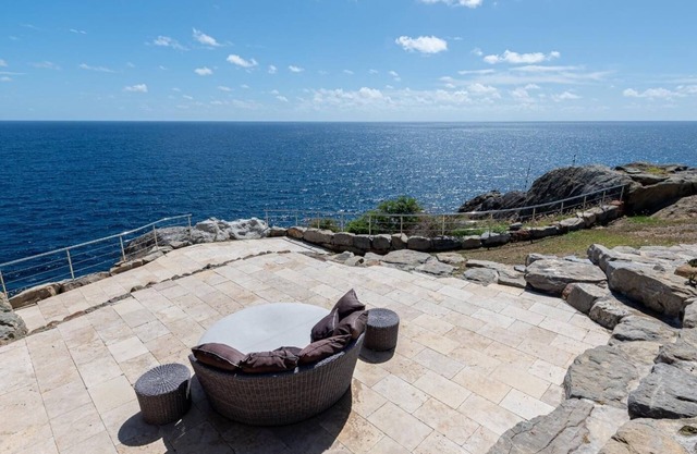 Newly Renovated 6 BDRM Complex w Private Chef