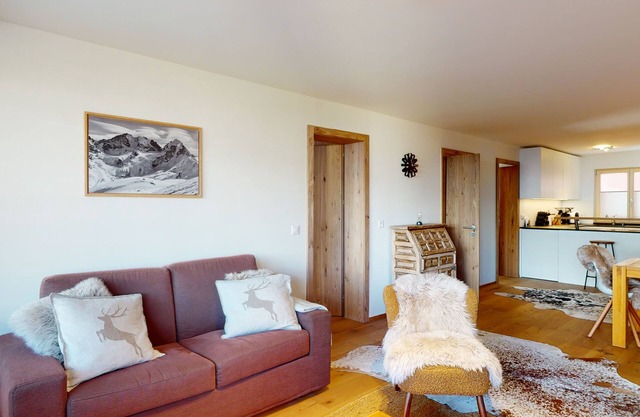 Newly renovated apartment on the 2nd floor (70m2) in Surlej with a balcony and m