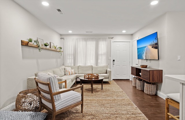 Newly Renovated Home Close to Downtown and Beaches