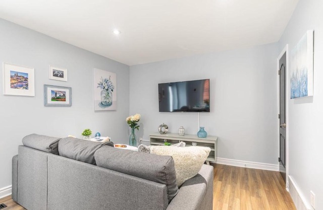 Newly Renovated 1BR Apartment Unit!
