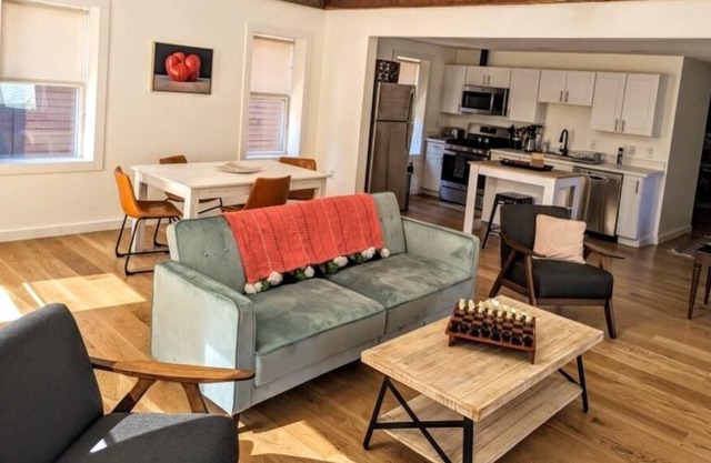 Newly renovated 2 Br apartment on historic Eagle Street