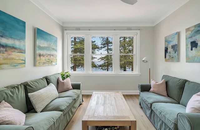 Newly Renovated 2 Bedroom Art Deco on The Harbourfront