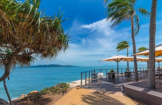 Newly renovated 2BR apartment. The Strand offers 2.5km of stunning walkway!
