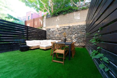 Newly Renovated 2BR with Backyard