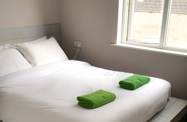Newly Renovated 3 Bedroom Apartment | City Centre Location