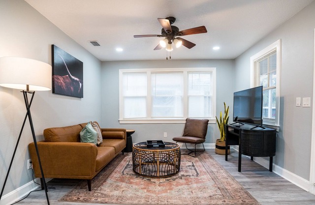 Newly Renovated 3 Bedroom House Near Murray Hill