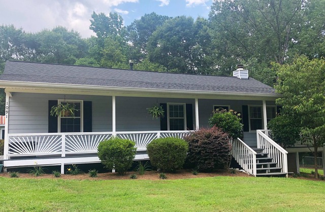Newly Renovated 3 bed/2 bath Home near Athens