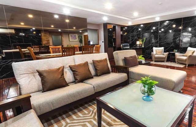 Newly Renovated 3BR Suite 146sqm BTS Thonglo