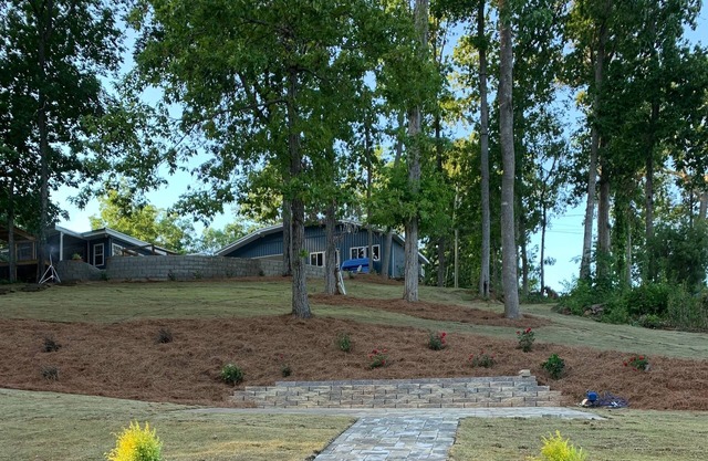 Newly Renovated 4 BD/2.5 BA Lakehouse w/ dock, kayak, paddle boat & lily pad.