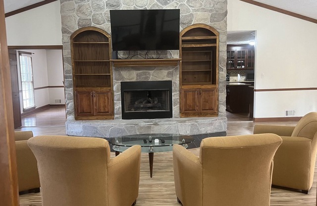 Newly Renovated 4 Bedroom Private House