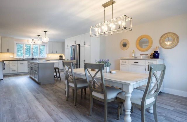 Newly Renovated 4 Bedroom Steps Away from Jenness Beach