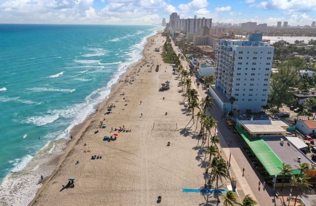 Newly Renovated #4 Close to the Beach w/Parking
