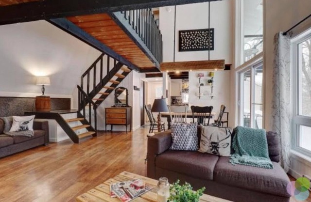 Newly renovated 5 star Chalet only 5 min to Mt Orford! Come ski, hike & bike !