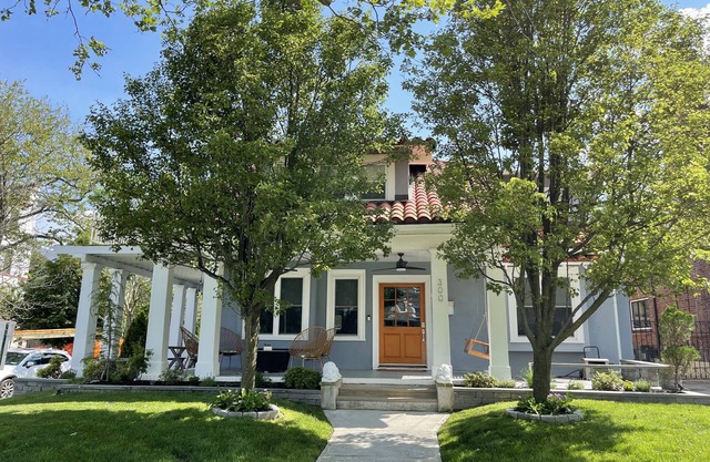 Newly Renovated Beach House! 2 Blocks To The Beach!