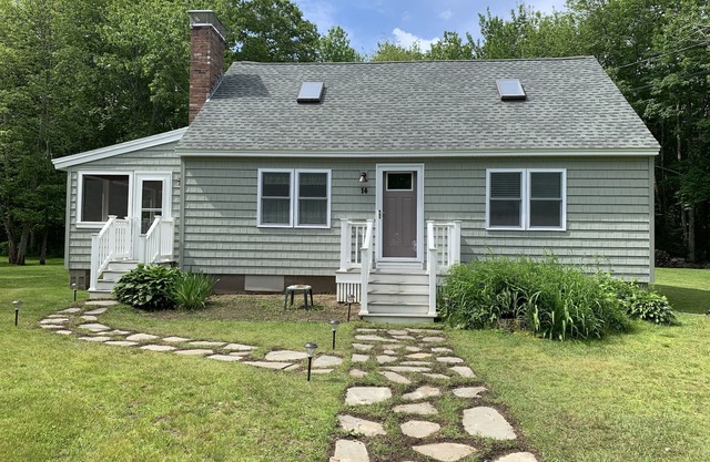Newly renovated cottage only a stroll to the beach