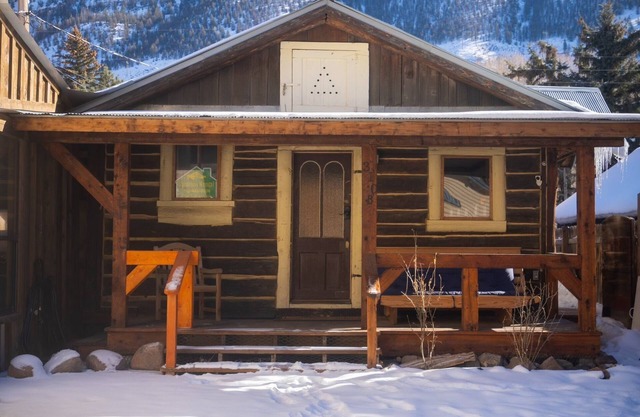 Newly renovated cabin, located downtown with WiFi in picturesque Lake City
