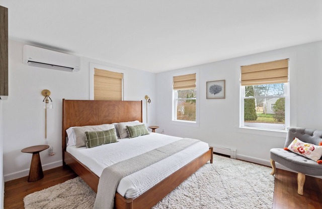 Newly renovated, close to beaches, galleries & dining. Ideal for families