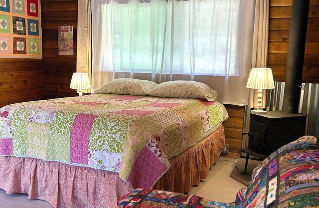 Newly Renovated Dog friendly Studio Nestled At the Base of the North Cascades!