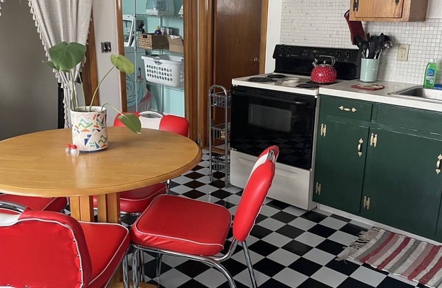 Newly renovated downstairs 3 bed apartment for working traveling professionals