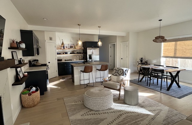 Newly Renovated: Experience Redmond Charm near Deschutes + Sunsets