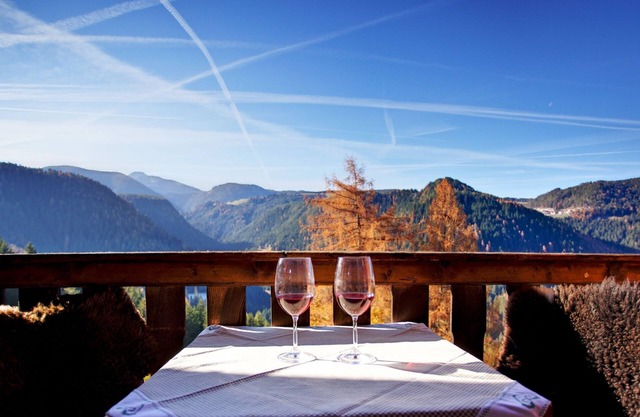 Newly renovated farmhouse, sunny location, great hiking opportunities nearby