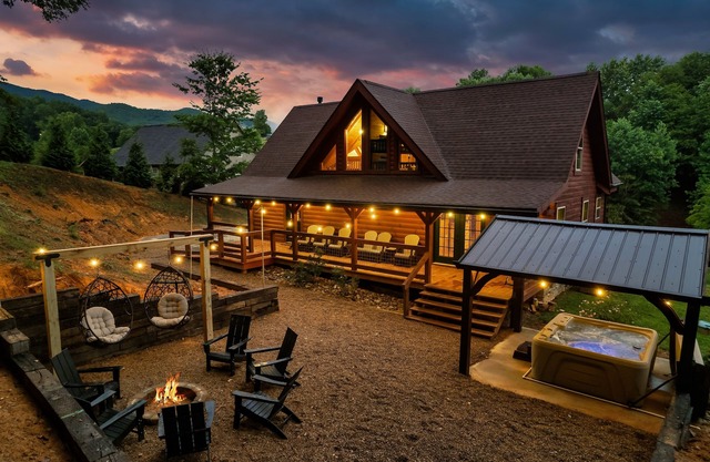 Newly Renovated! Fishing, Full Game Rm, Hot Tub!