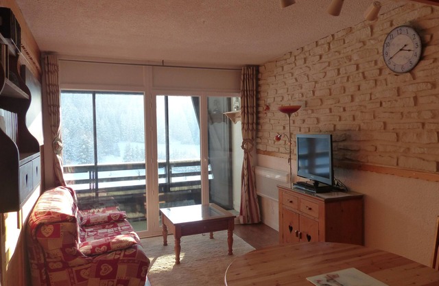 Newly renovated T2, sleeps 5 + cot, at the foot of the slopes WIFI