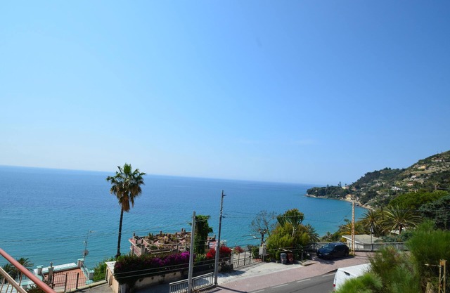 Newly renovated holiday flat directly on the beach