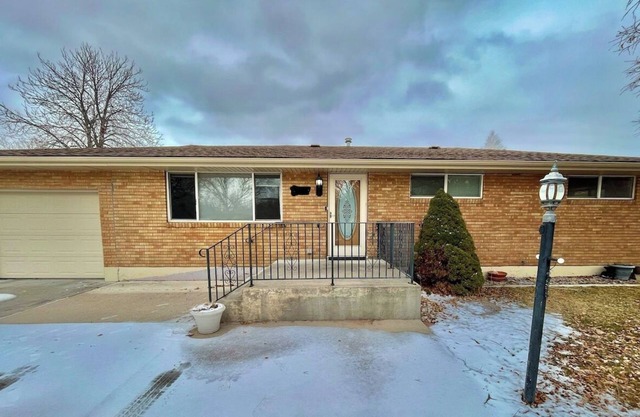 Newly Renovated Home w Garage, Near Old Town