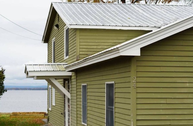Newly Renovated House on Lake Champlain - 4 BR!