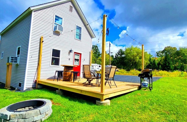 Newly renovated house, walking distance to downtown Greenville, direct ATV and Snowmobile access