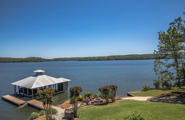Newly Renovated House with The Best View on the Lake!