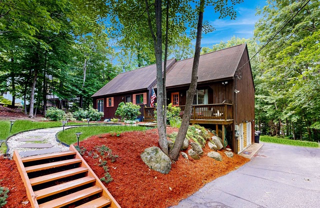 Newly Renovated House with Cozy Amenities, Outdoor Deck, Firepit