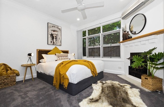 Newly Renovated Hunter Property-Spa & fireplace.