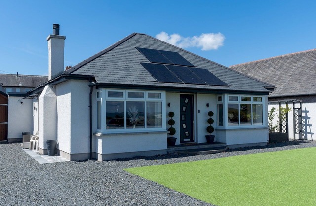 Newly Renovated Luxury Bungalow | Pass the Keys